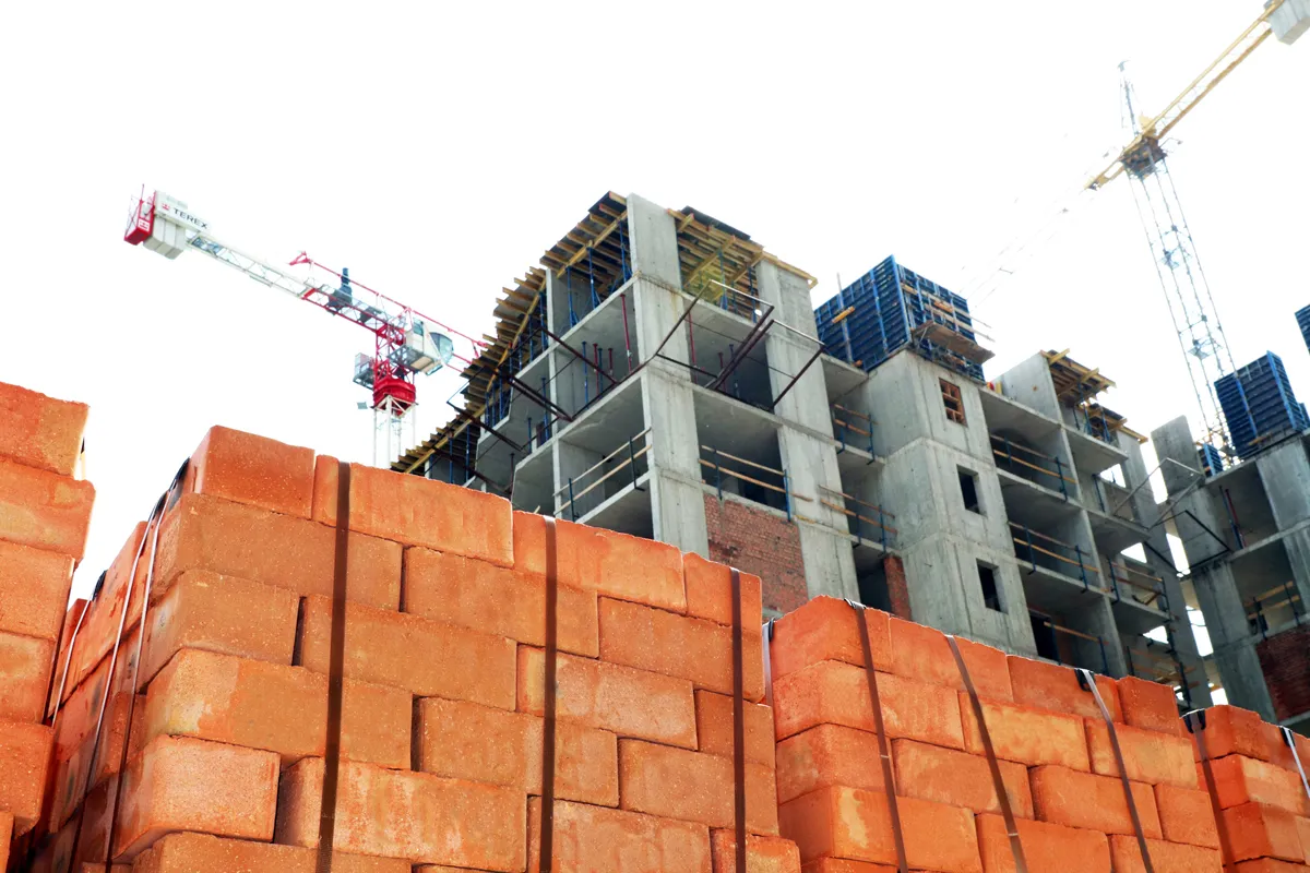 How is the new building market in the suburbs of Kyiv doing