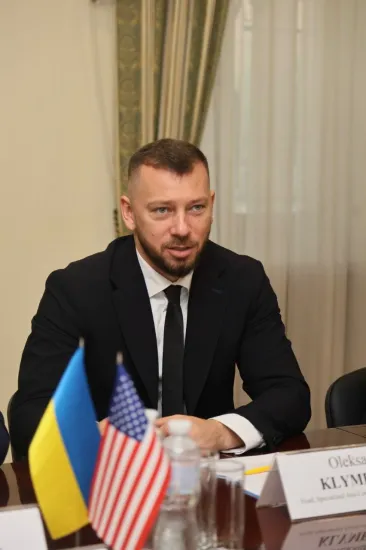 Депутати отримували до 20 тисяч доларів за голосування: у САП розкрили деталі справ про «конверти»