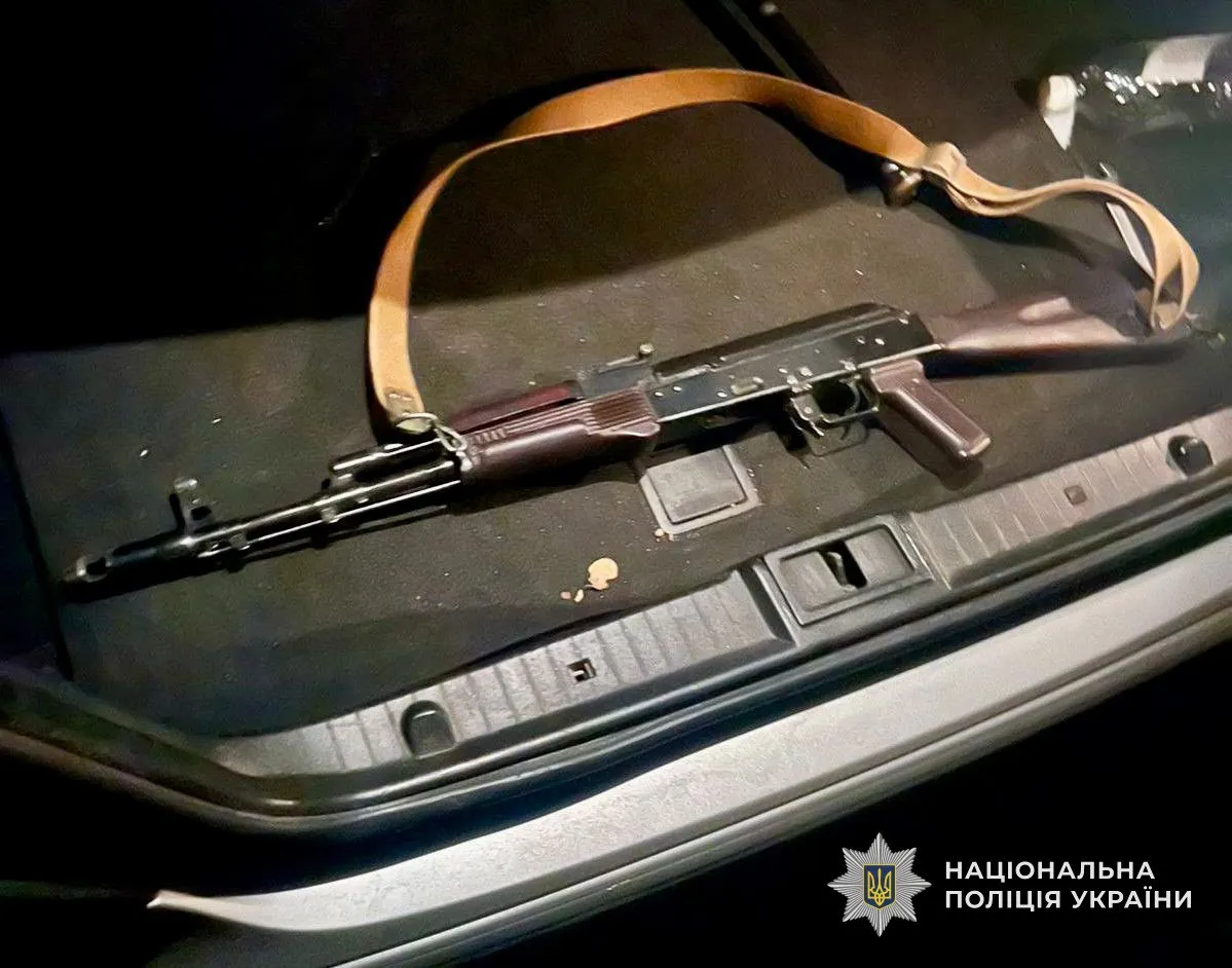 На Закарпатті поліція ліквідувала три канали збуту бойової зброї та затримала торговців