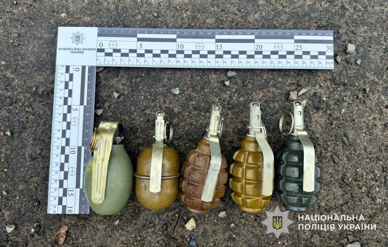 На Закарпатті поліція ліквідувала три канали збуту бойової зброї та затримала торговців