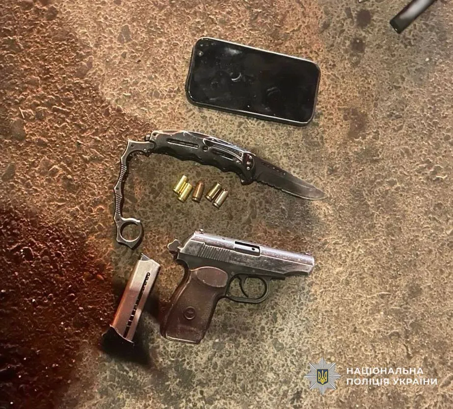 На Закарпатті поліція ліквідувала три канали збуту бойової зброї та затримала торговців