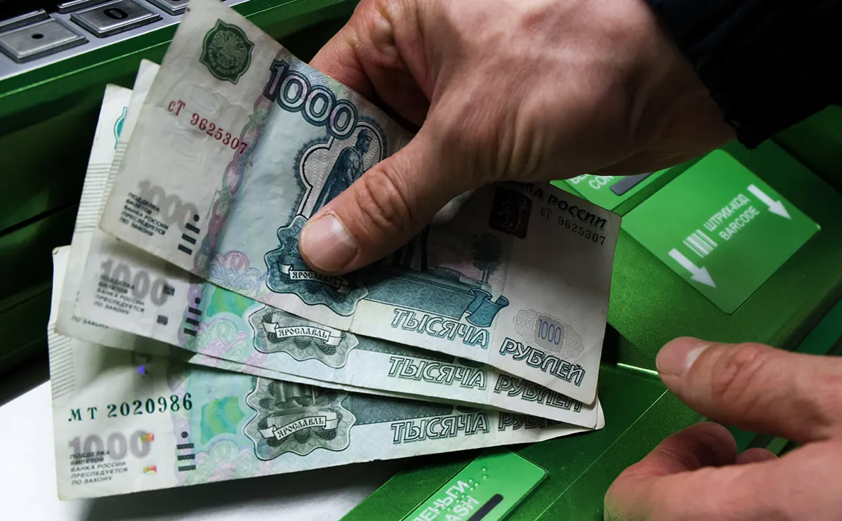 Росіяни масово виводять гроші з банків, готівка в обігу сягнула рекордних обсягів