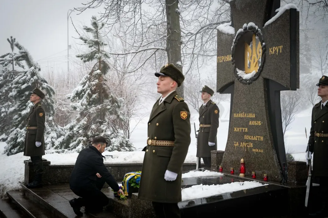 Зеленський вшанував на Аскольдовій могилі пам’ять Героїв Крут і полеглих захисників сучасної війни