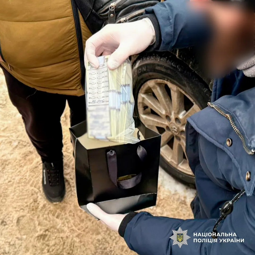 In Kyiv, the sale of counterfeit 100-dollar bills at half price was exposed.