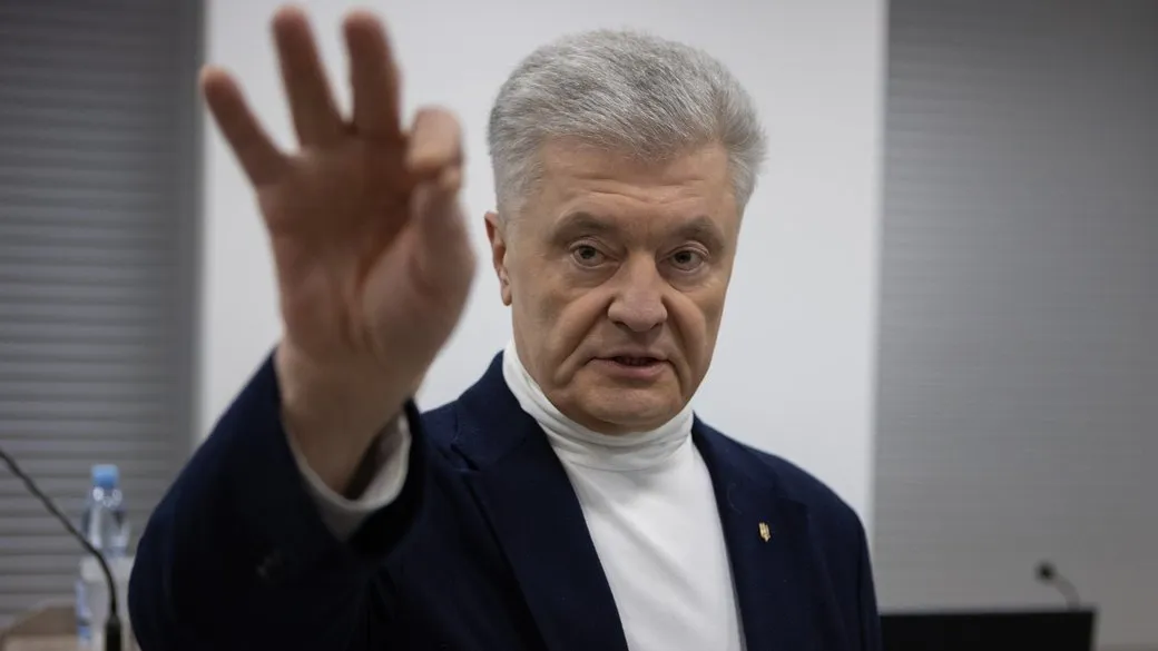 Суд у справі санкцій проти Порошенка оголосив перерву до березня