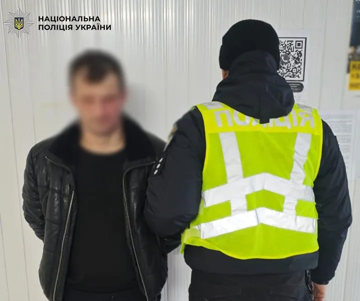 У Києві затримали чоловіка за запуск салюту під час війни: поліція відкрила провадження