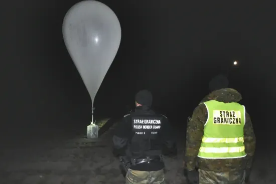 Контрабанда сигарет з Білорусі за допомогою метеобалонів: у Польщі затримали п’ятьох учасників злочинної групи