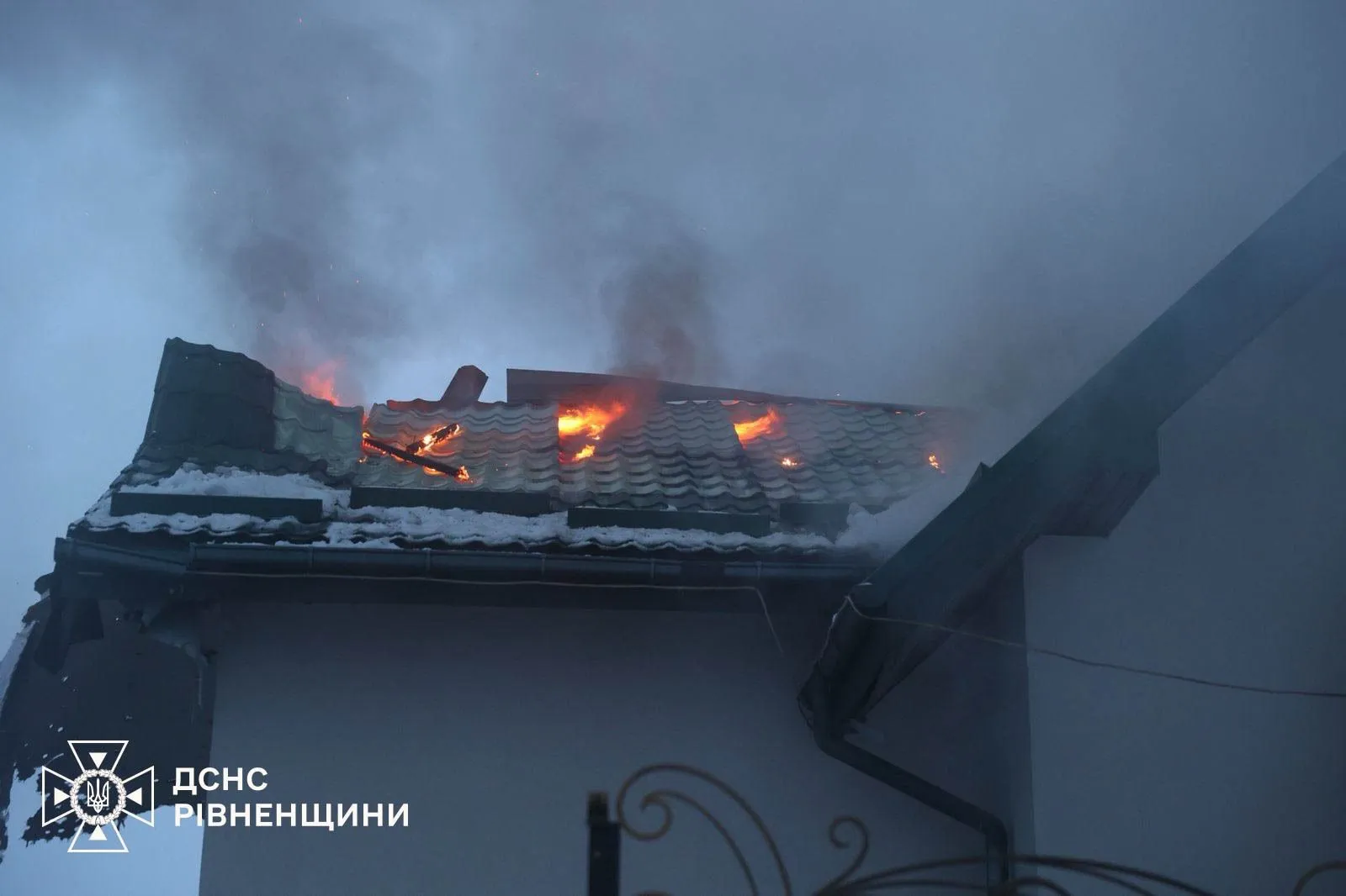 Massive attack by Russia on energy sector: Ukraine introduces emergency power cuts