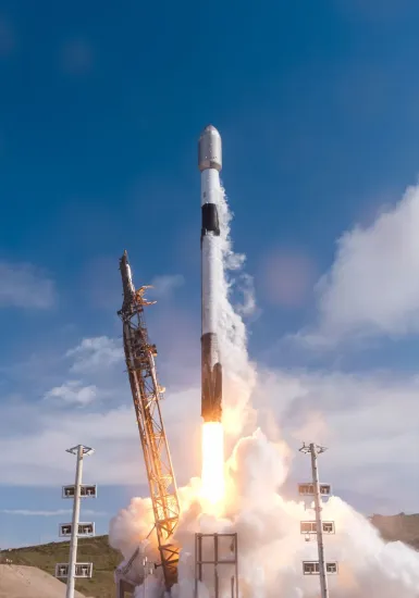 SpaceX resumed Falcon 9 launches after a pause and launched a new batch of Starlink satellites into orbit.