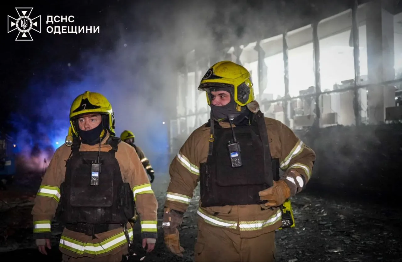 Масована атака дронів по Одесі: загинула людина, є поранені та значні руйнування