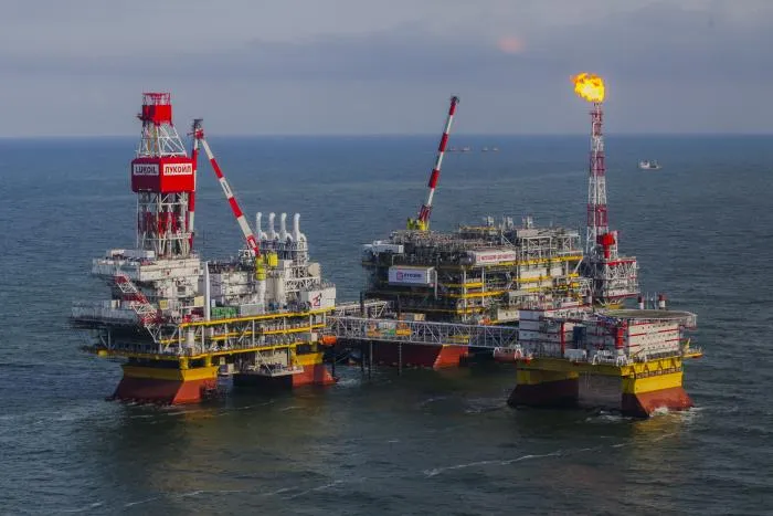 Видобуток нафти в Росії знижується другий місяць поспіль на тлі посилення тиску США