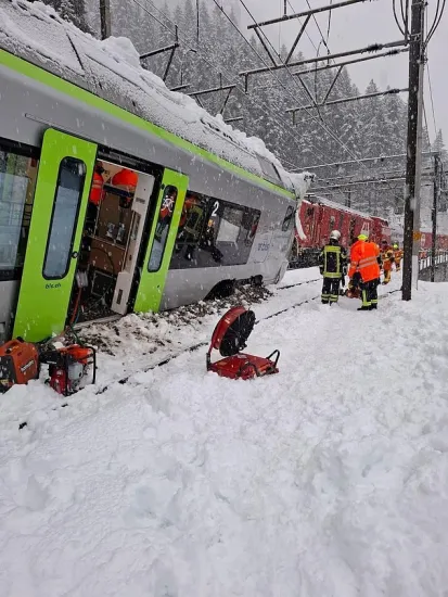Avalanche hits railway line in Switzerland: passenger train derails, casualties reported