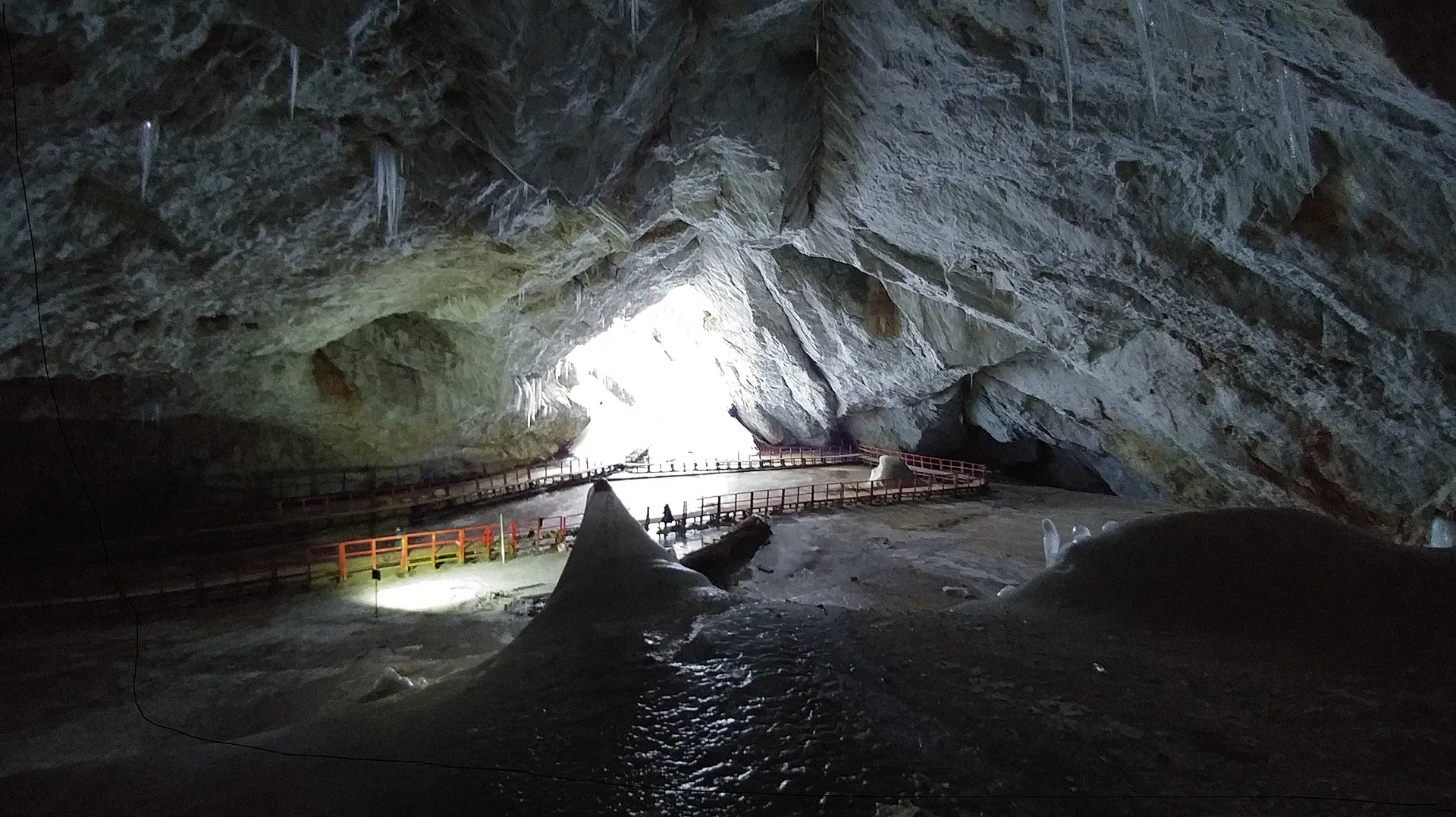 A 5,000-year-old bacterium resistant to modern antibiotics has been discovered in a Romanian ice cave.