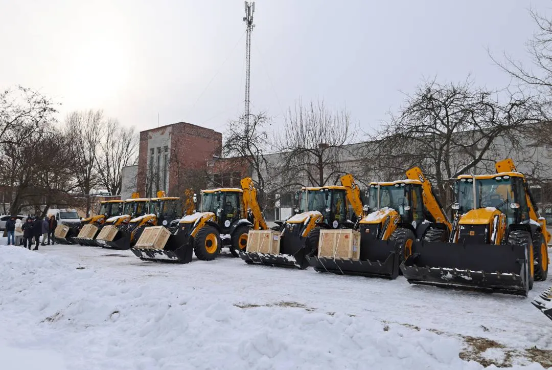 Chernihiv received 13 units of municipal equipment from Japan worth 65 million hryvnias