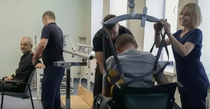 Операції, протези і лікування за кордоном: що держава гарантує пораненим військовим