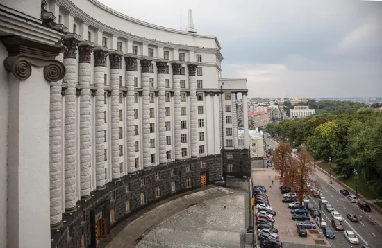 Кабмін прийняв рішення про початок підготовки до продажу державних пакетів акцій АТ "Сенс Банк" та АБ "Укргазбанк"