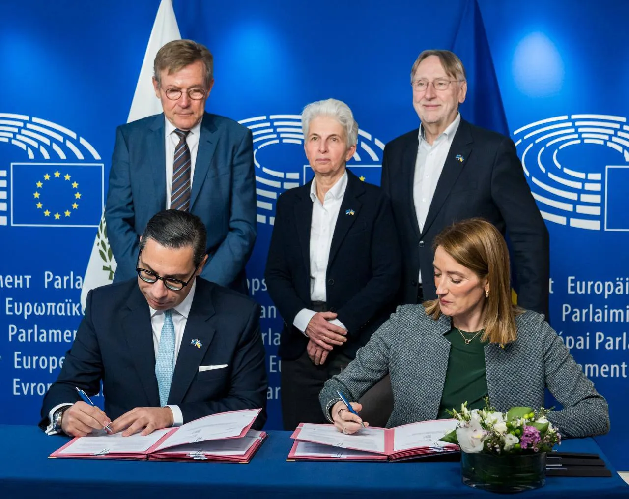 Roberta Metsola signed a €90 billion EU loan for Ukraine