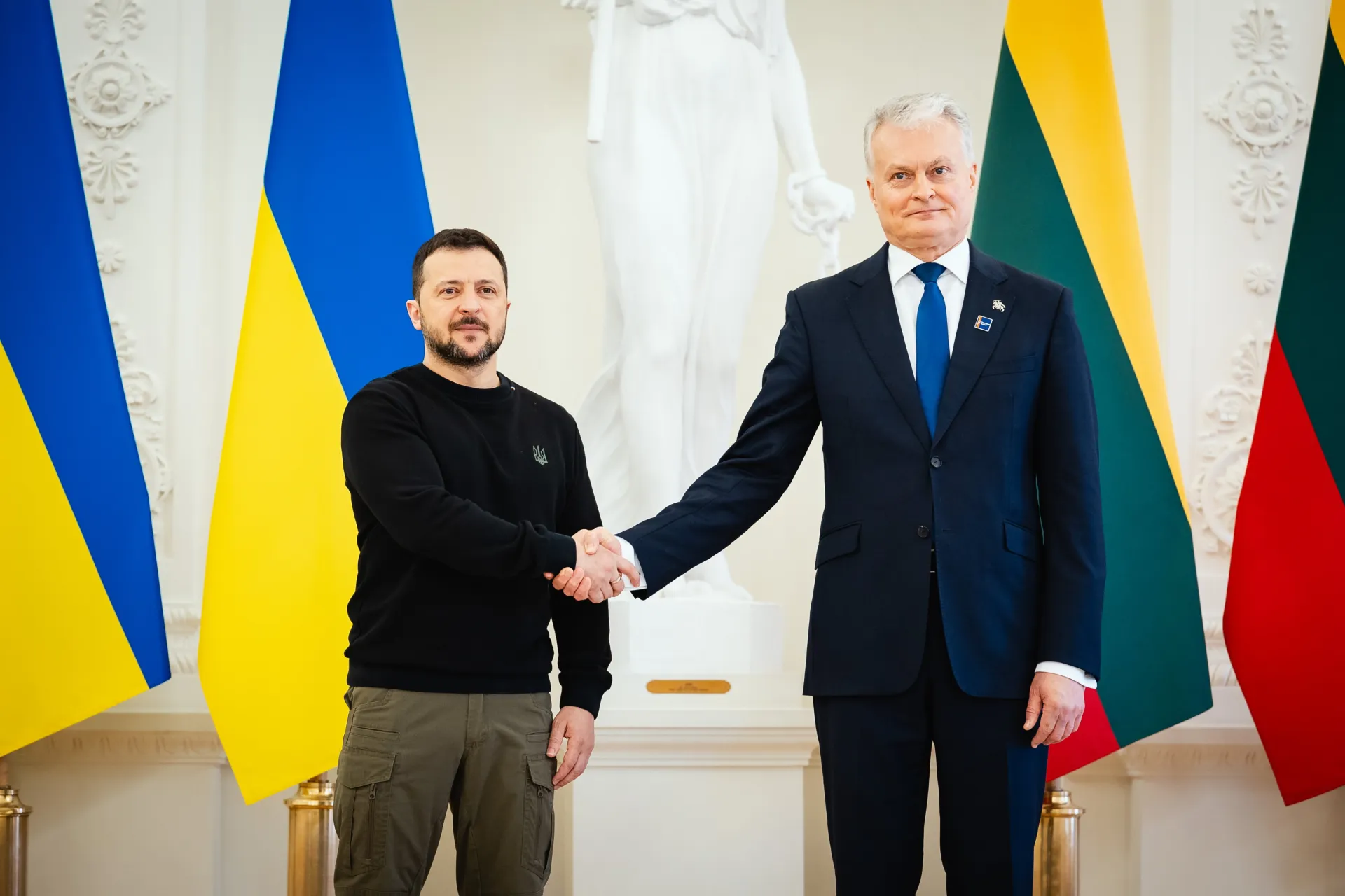 Литва вироблятиме озброєння для ЗСУ і передала Україні 90 генераторів