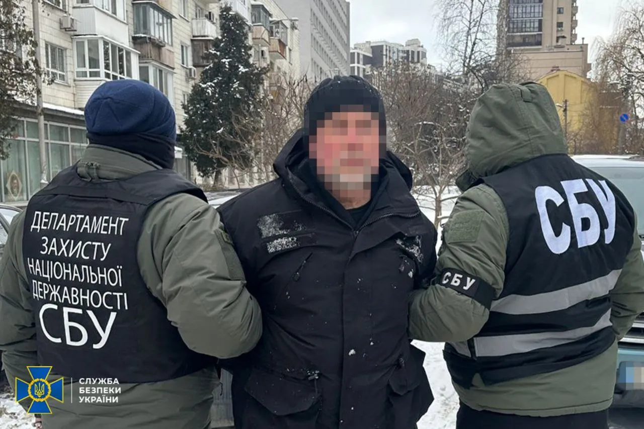 СБУ та Нацполіція затримали чотирьох підозрюваних у спробі продажу трофейної зброї
