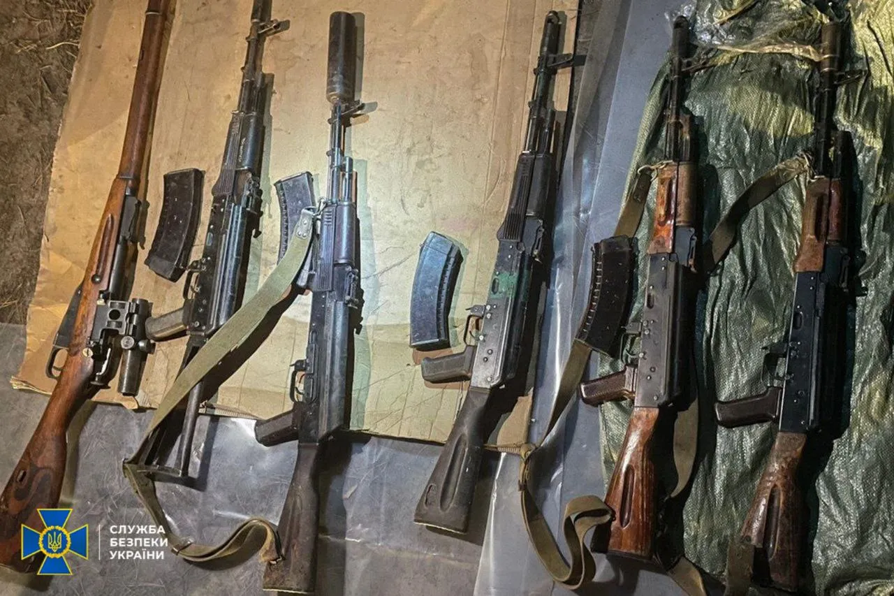 СБУ та Нацполіція затримали чотирьох підозрюваних у спробі продажу трофейної зброї