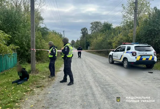 На Житомирщині чоловік вбив свою маленьку доньку, дружину, домашніх тварин, а також намагався вбити й сусідку