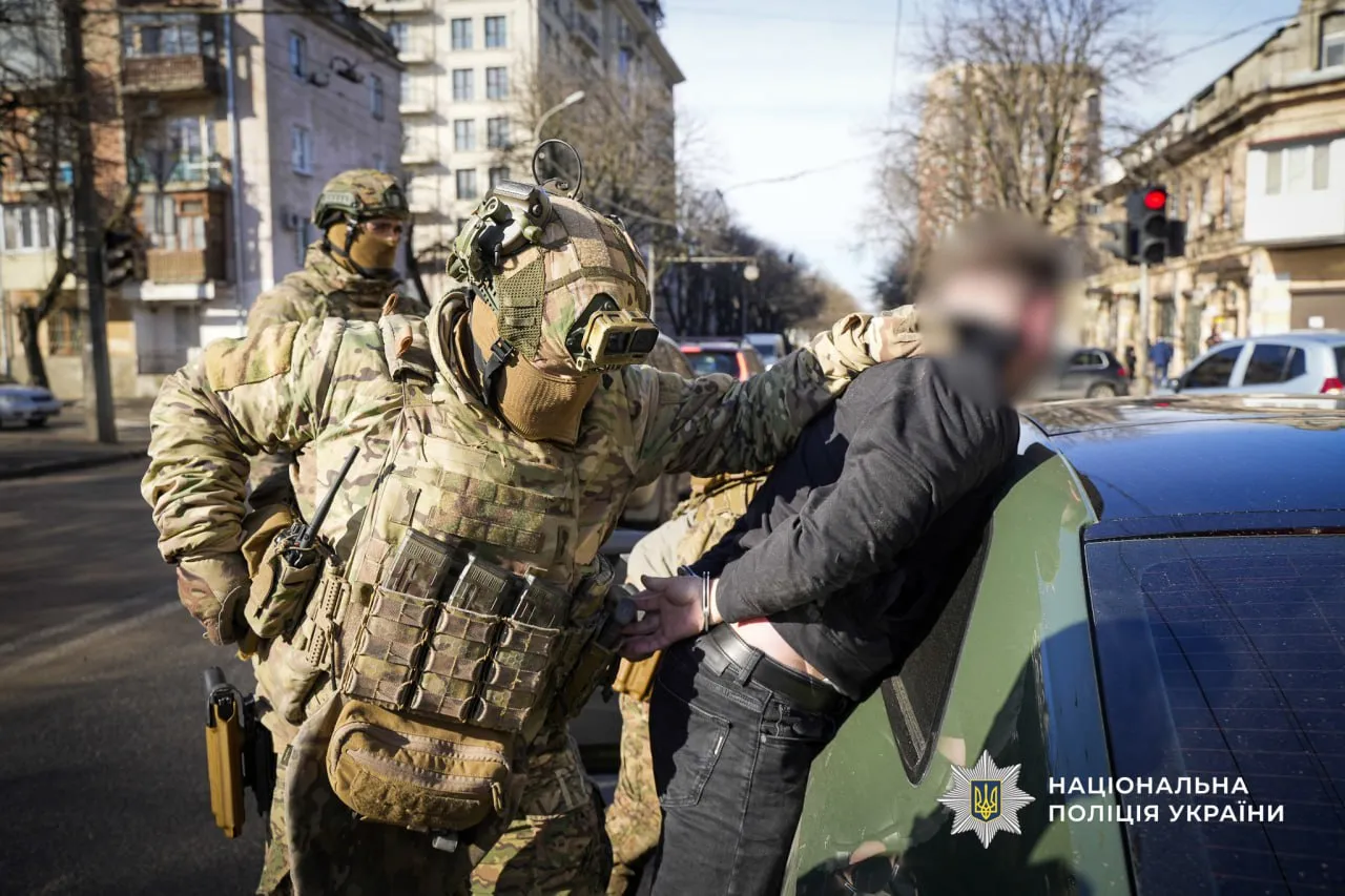В Одесі викрили групу, яка за гроші продавала посвідчення для уникнення мобілізації