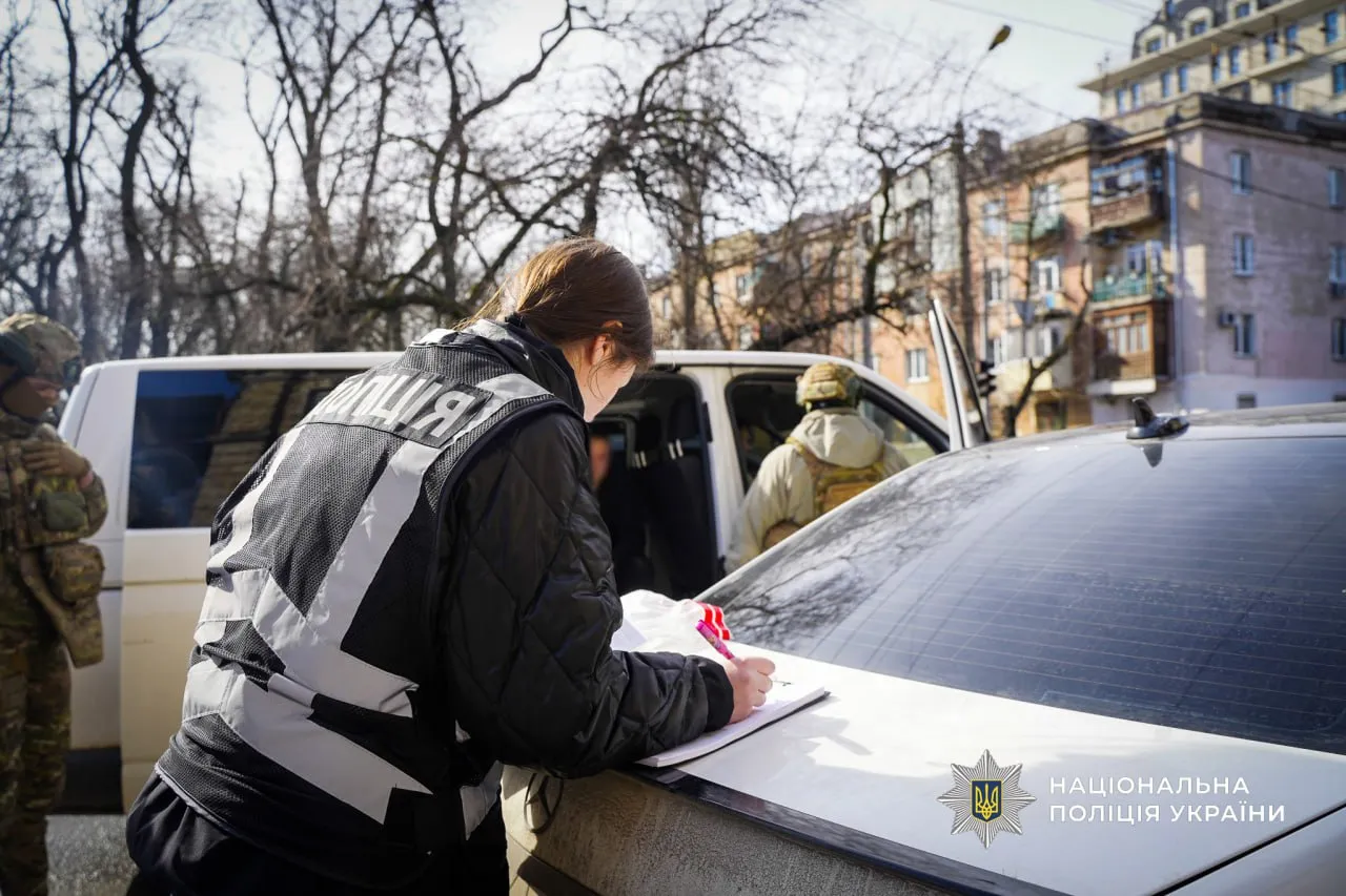 В Одесі викрили групу, яка за гроші продавала посвідчення для уникнення мобілізації