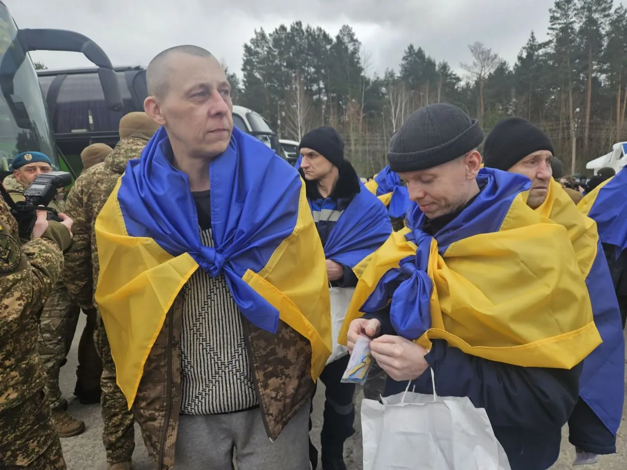 В Україну з російського полону повернулися 200 військових у межах домовленостей у Женеві
