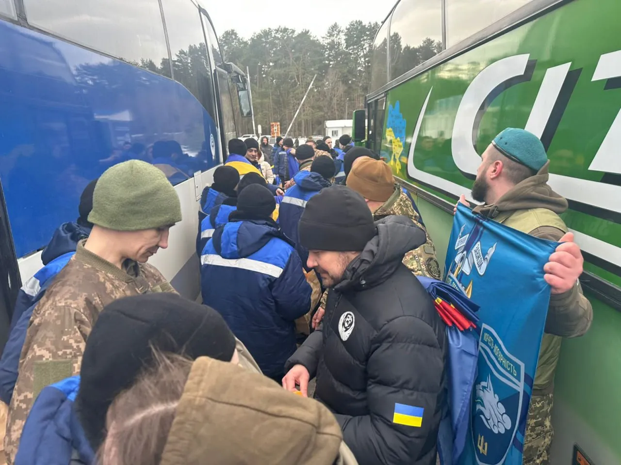 В Україну з російського полону повернулися 200 військових у межах домовленостей у Женеві