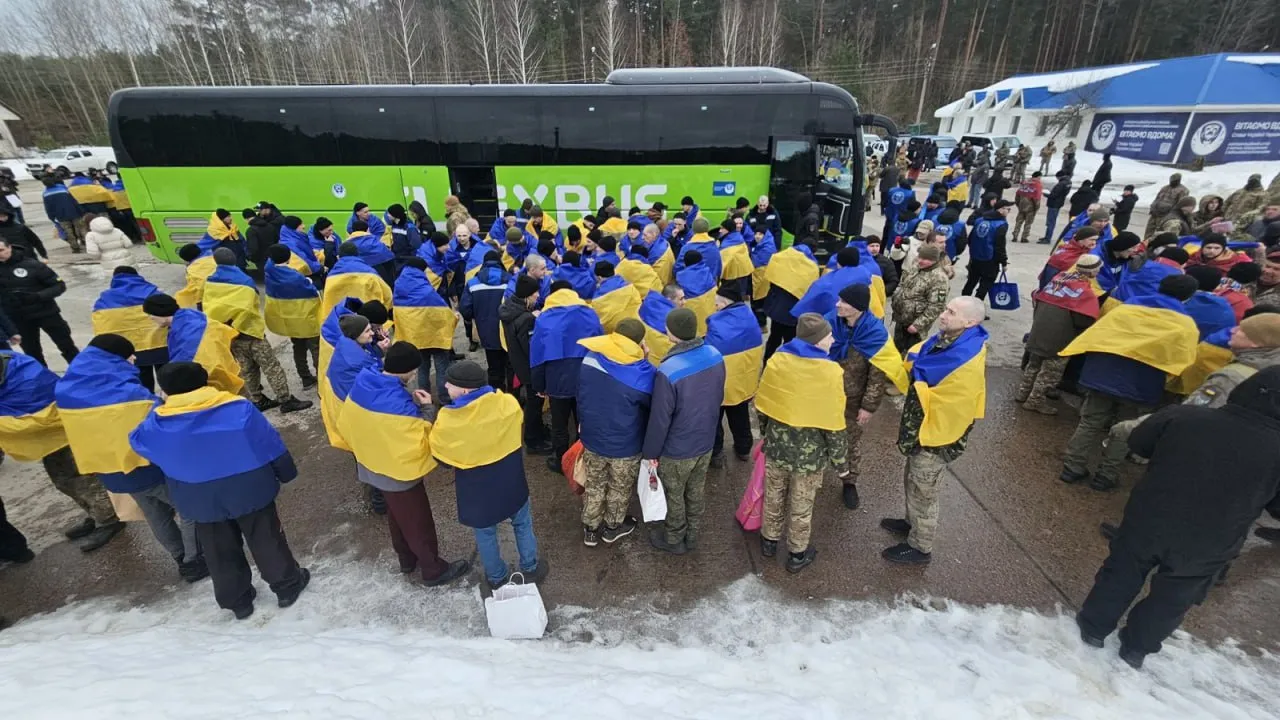 В Україну з російського полону повернулися 200 військових у межах домовленостей у Женеві