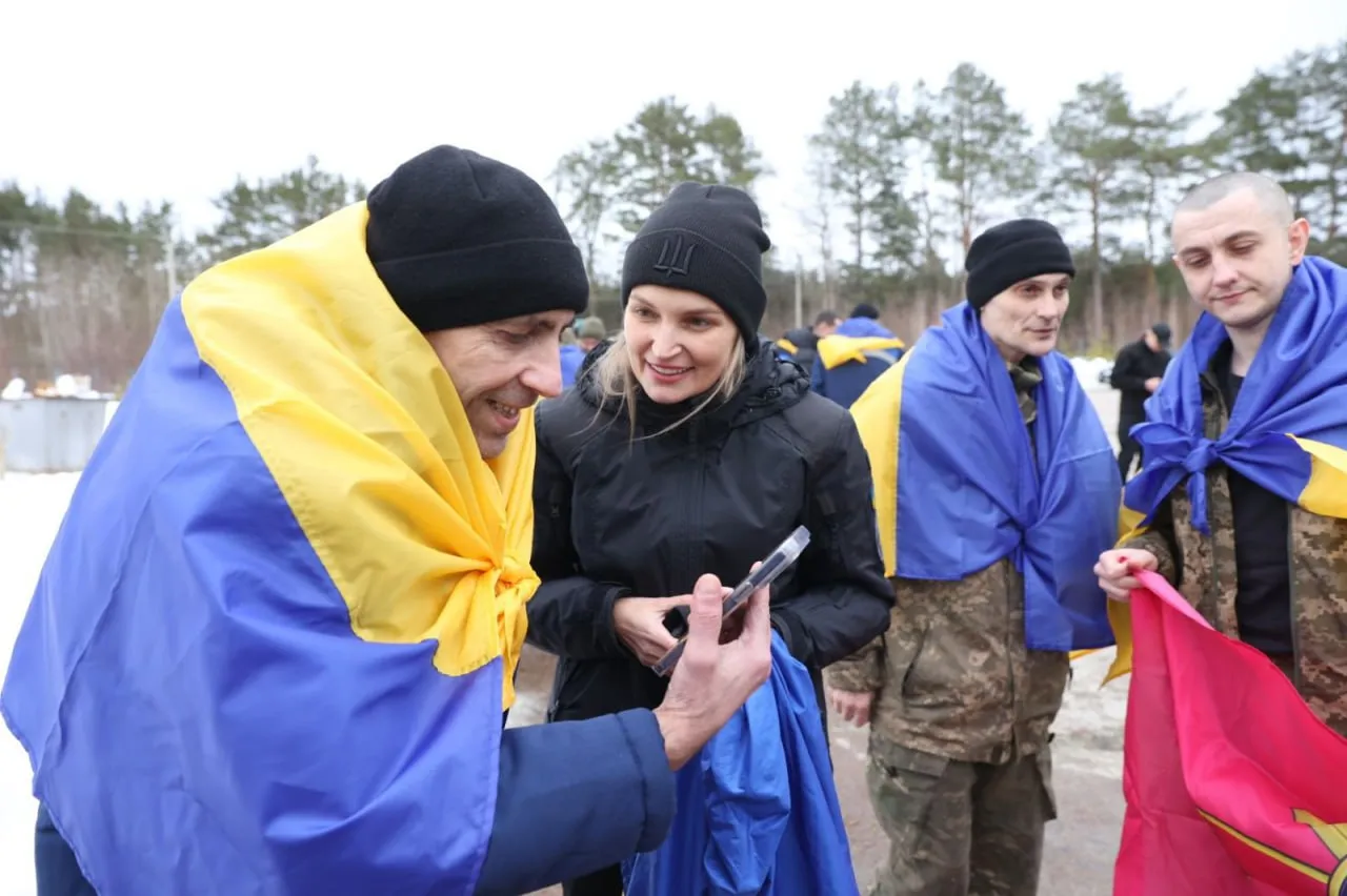 В Україну з російського полону повернулися 200 військових у межах домовленостей у Женеві