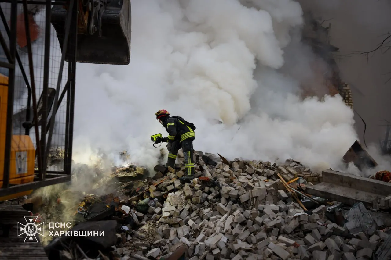 Після трагедії з ракетним ударом по житловому будинку у Харкові оголосять день жалоби