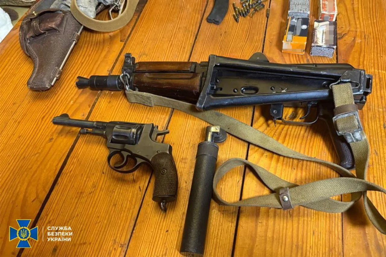 СБУ та Нацполіція викрили вісьмох осіб, підозрюваних у незаконній торгівлі зброєю