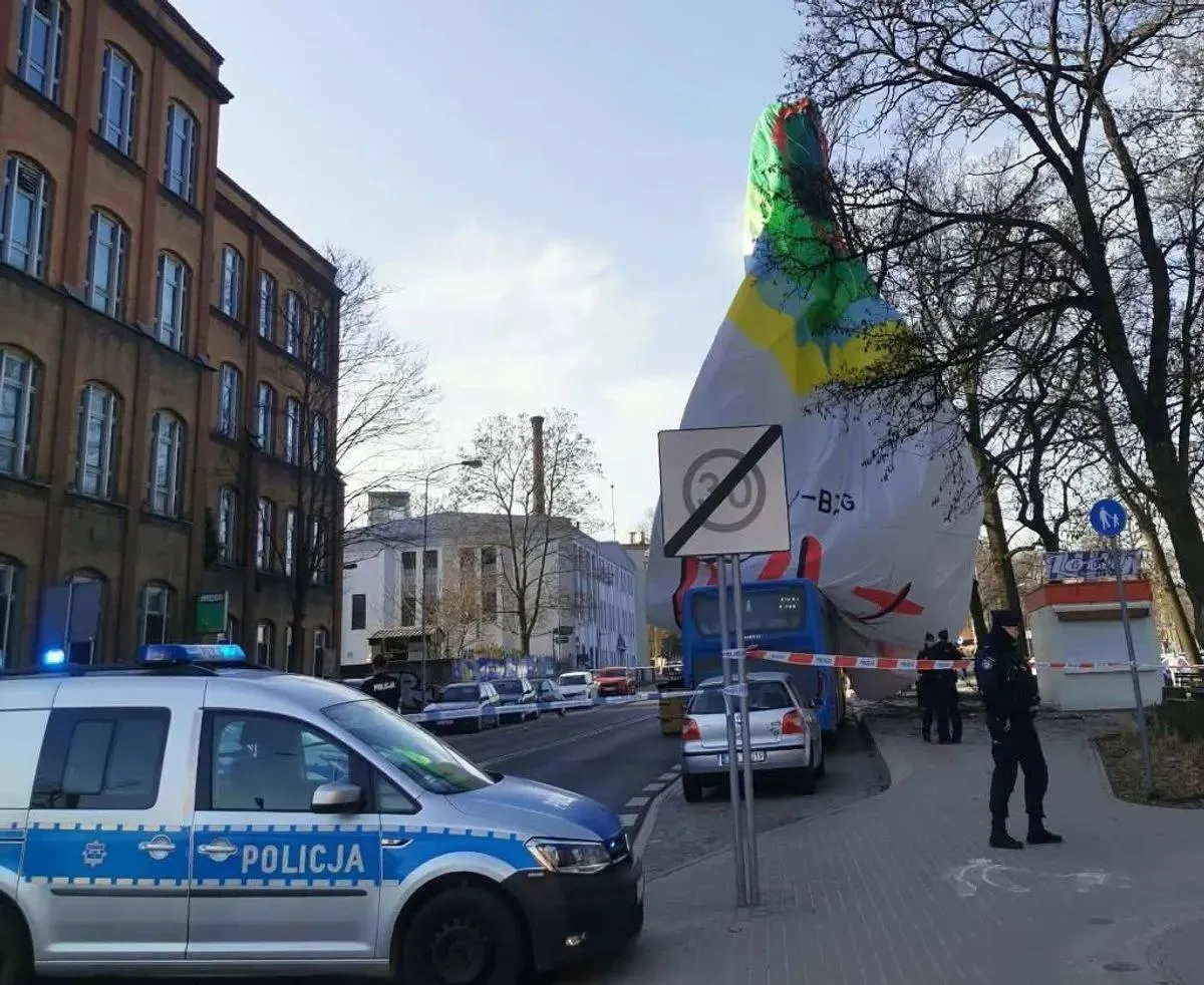 In Poland, a hot air balloon crashed into a house, causing casualties