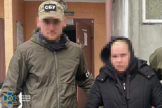 СБУ затримала у Києві жінку, яку підозрюють у підготовці нових ударів по ТЕЦ та оборонних підприємствах