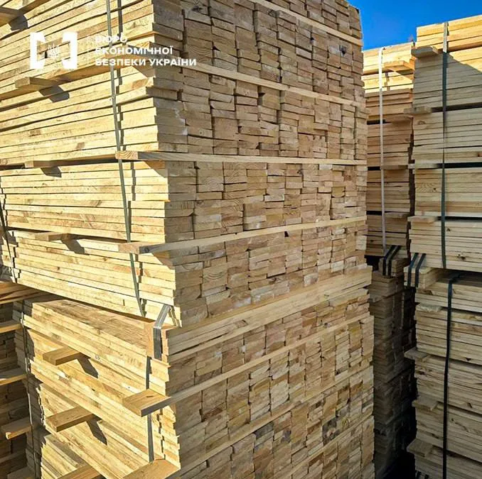 An attempt to illegally export pine lumber through the Tisa checkpoint was stopped in Transcarpathia